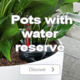 Pots and planters with water reservoir