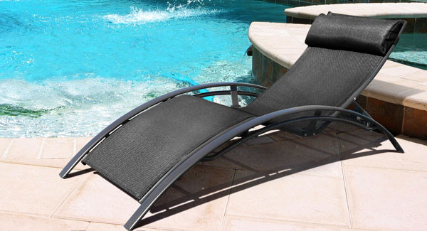 Chaise longue design en textil�ne noir et aluminium noir mat